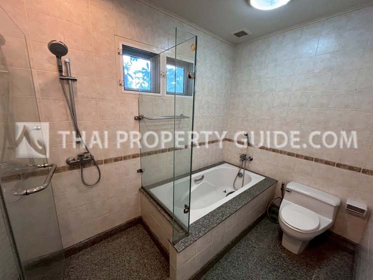 House with Shared Pool in Bangnatrad 